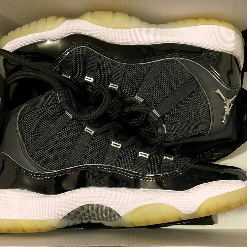 Black Jordan’s with box